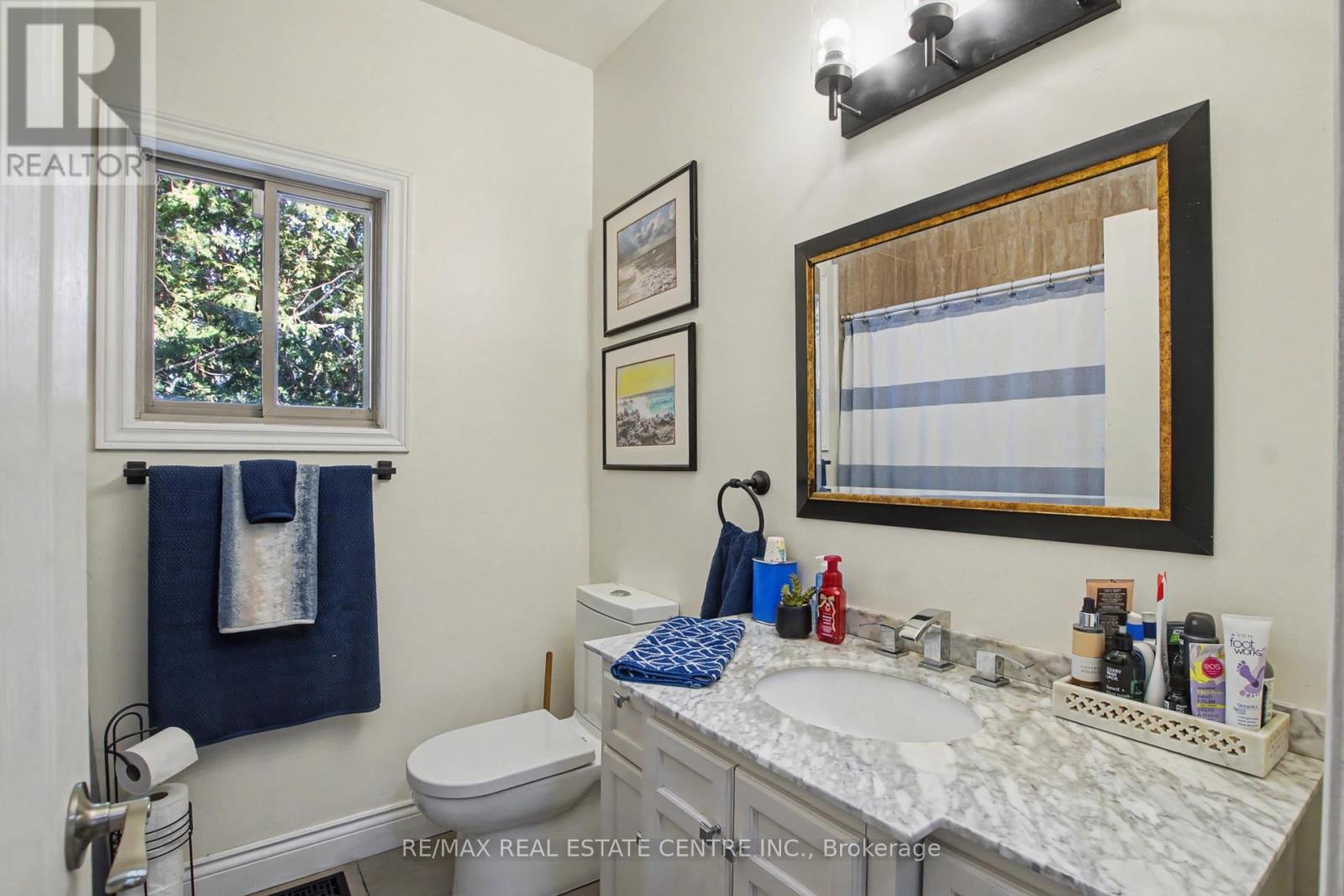 2 IRONGATE DRIVE - 19