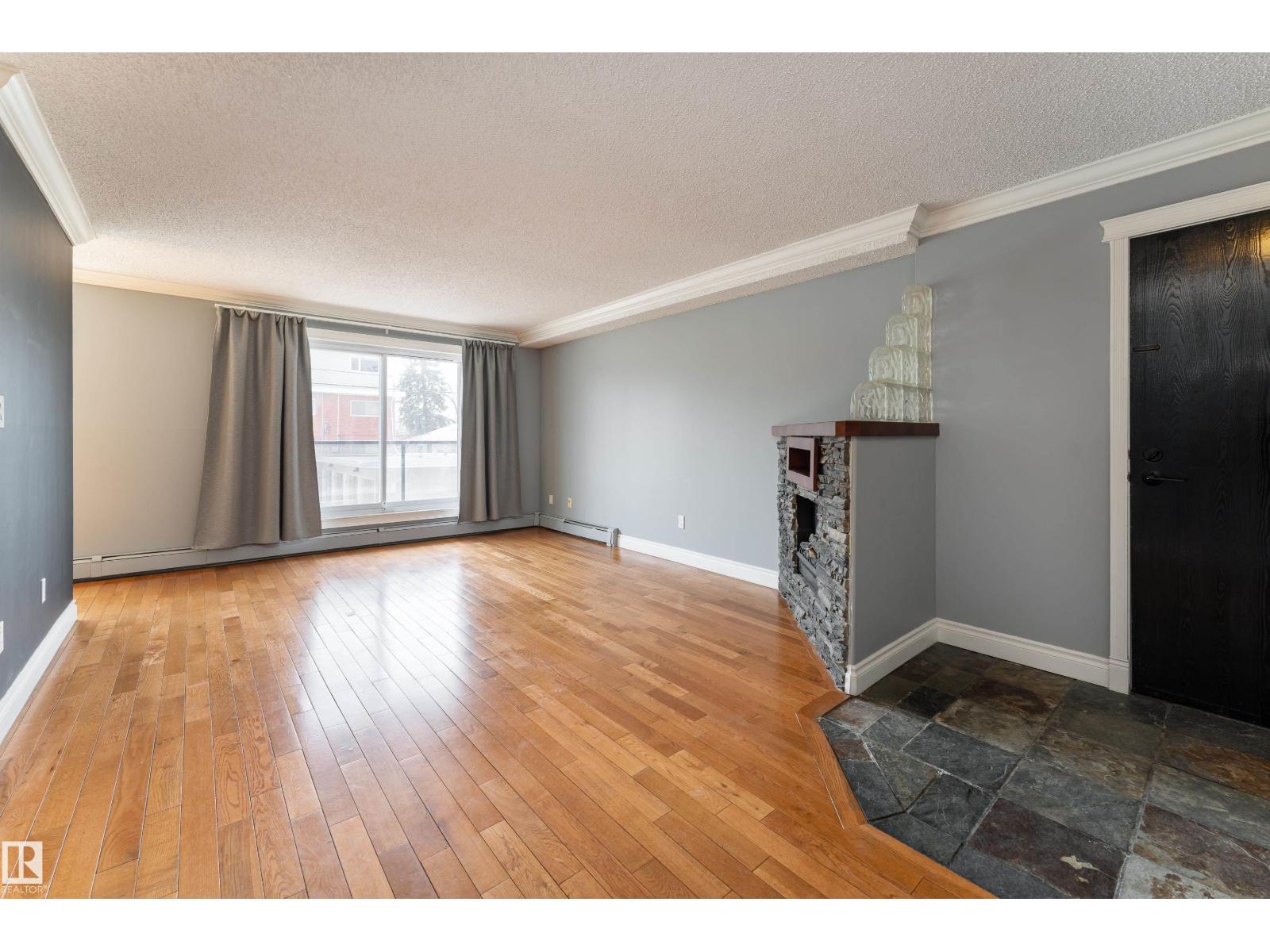 #203 10003 87 AV NW, Edmonton