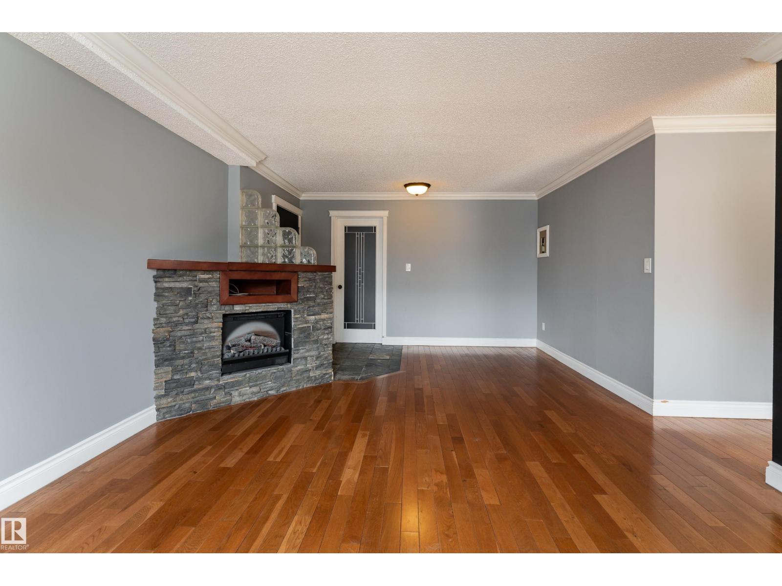 #203 10003 87 AV NW, Edmonton