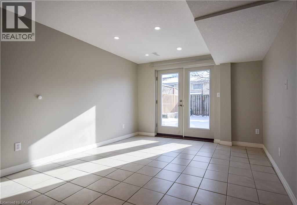 31 KEEWATIN Avenue Unit# 2, Kitchener, Ontario, N2B3M1 — Photo 3