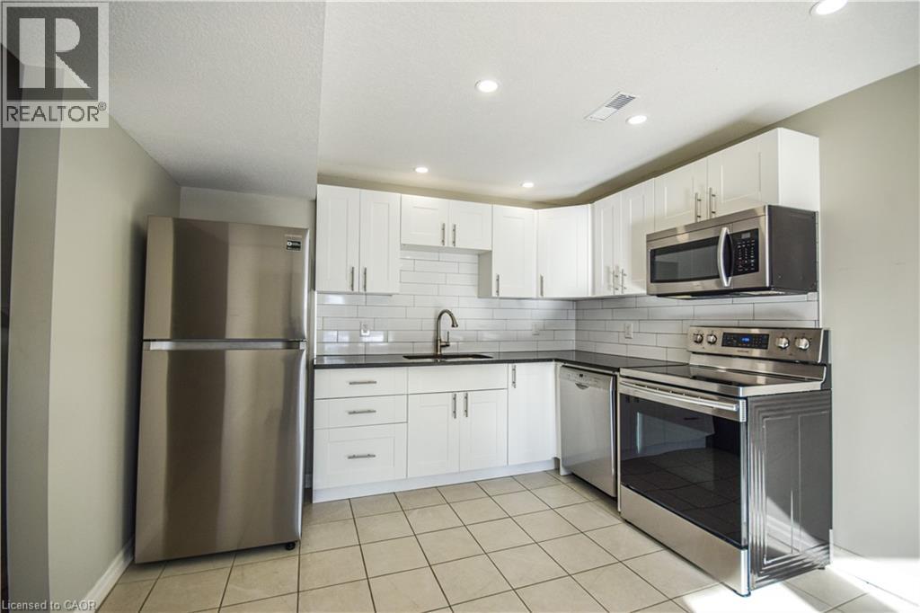 31 KEEWATIN Avenue Unit# 2, Kitchener, Ontario, N2B3M1 — Photo 8