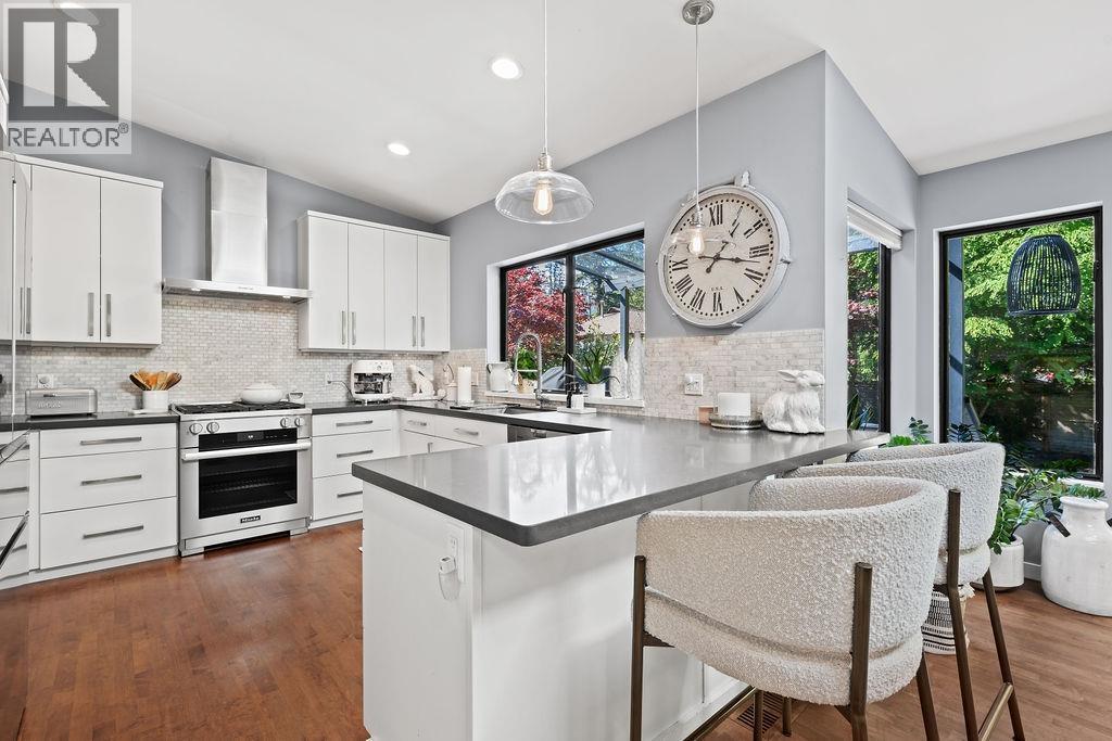 1098 LINNAE AVENUE, North Vancouver
