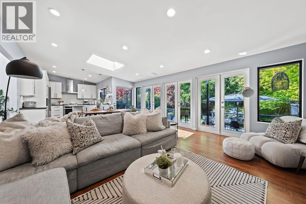 1098 LINNAE AVENUE, North Vancouver