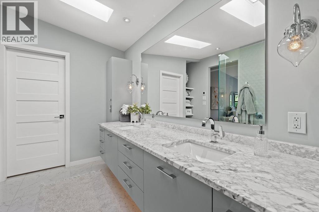 1098 LINNAE AVENUE, North Vancouver