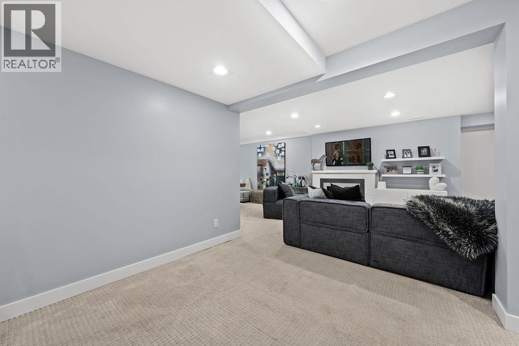 1098 LINNAE AVENUE, North Vancouver