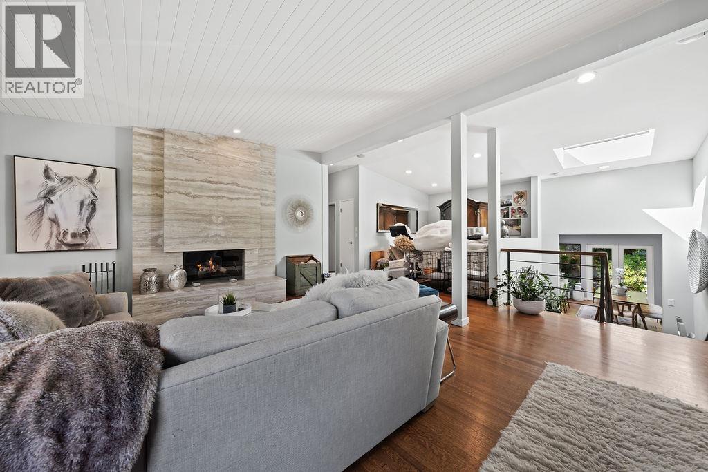 1098 LINNAE AVENUE, North Vancouver
