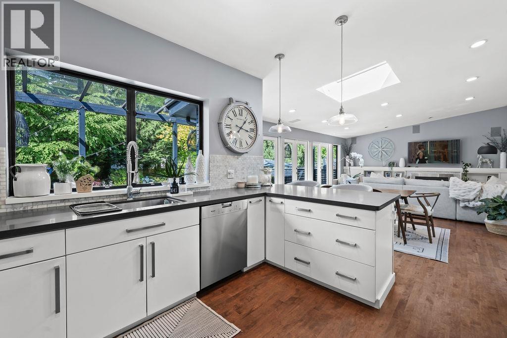 1098 LINNAE AVENUE, North Vancouver