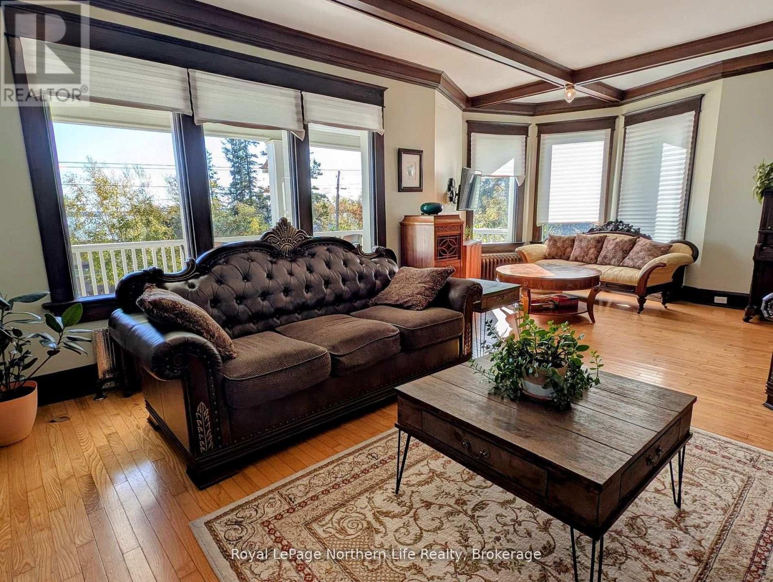 702 RORKE AVENUE - 11