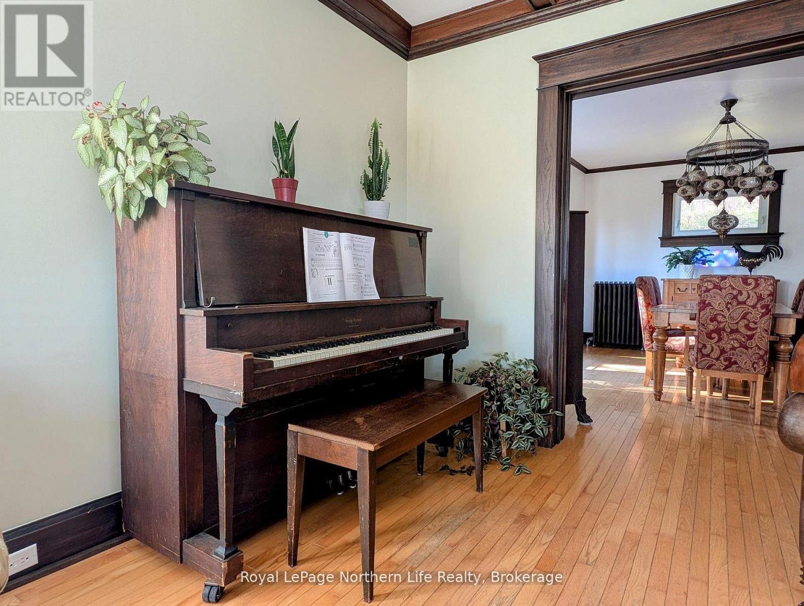 702 RORKE AVENUE - 16