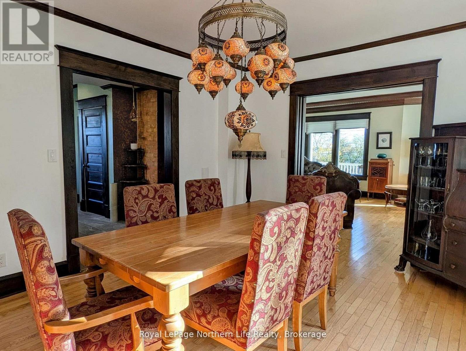 702 RORKE AVENUE - 17