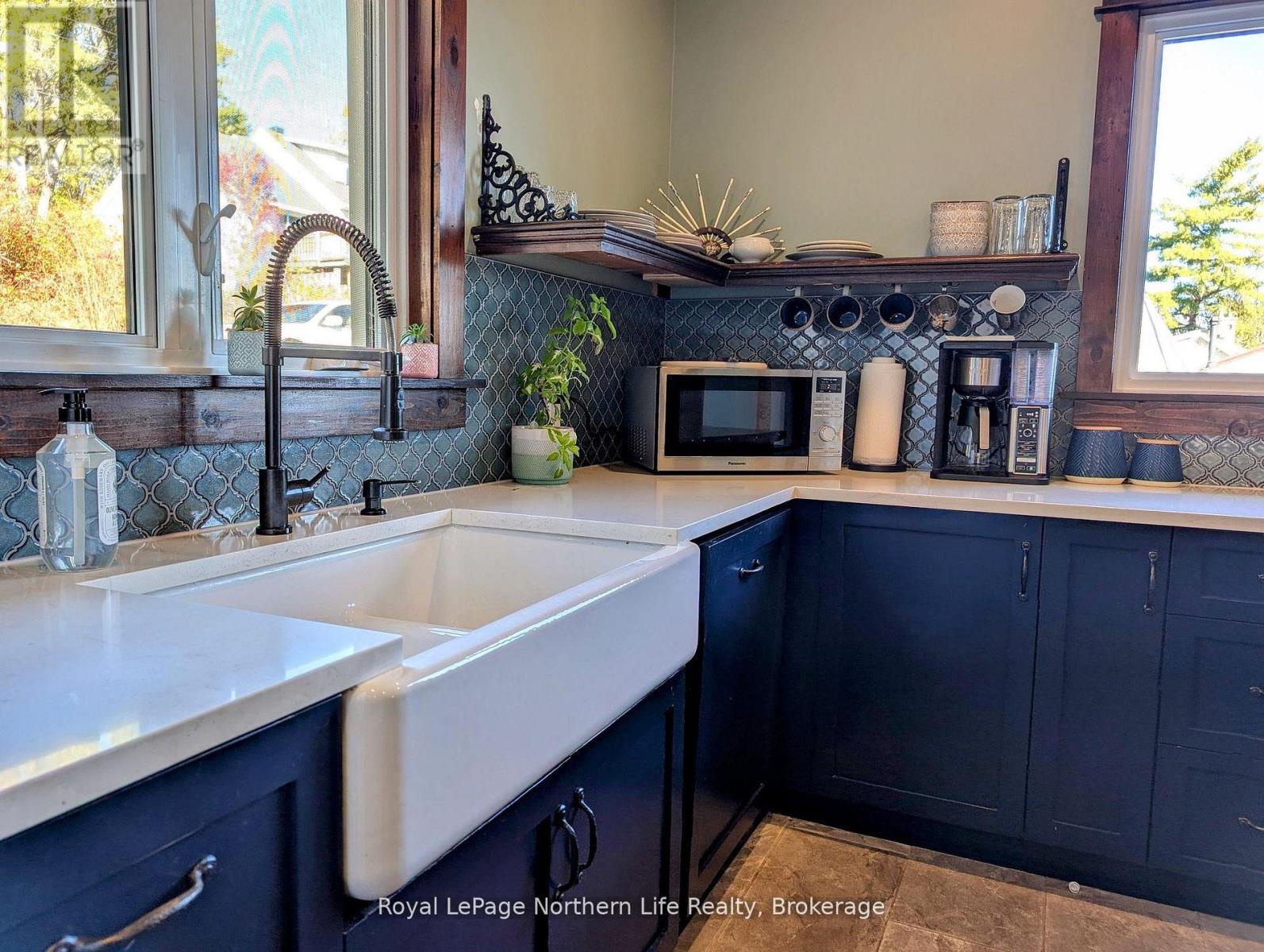 702 RORKE AVENUE - 20