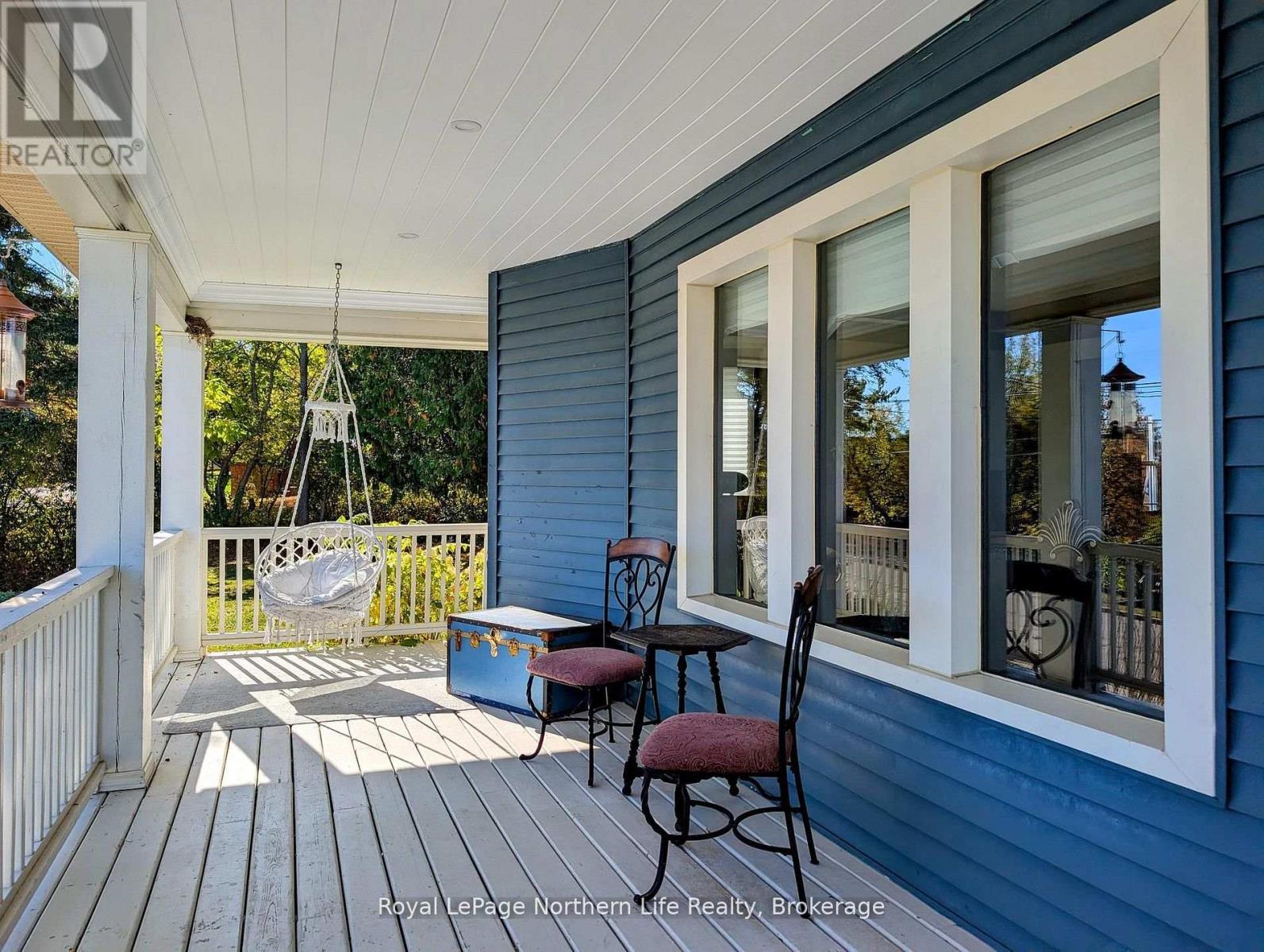 702 RORKE AVENUE - 8