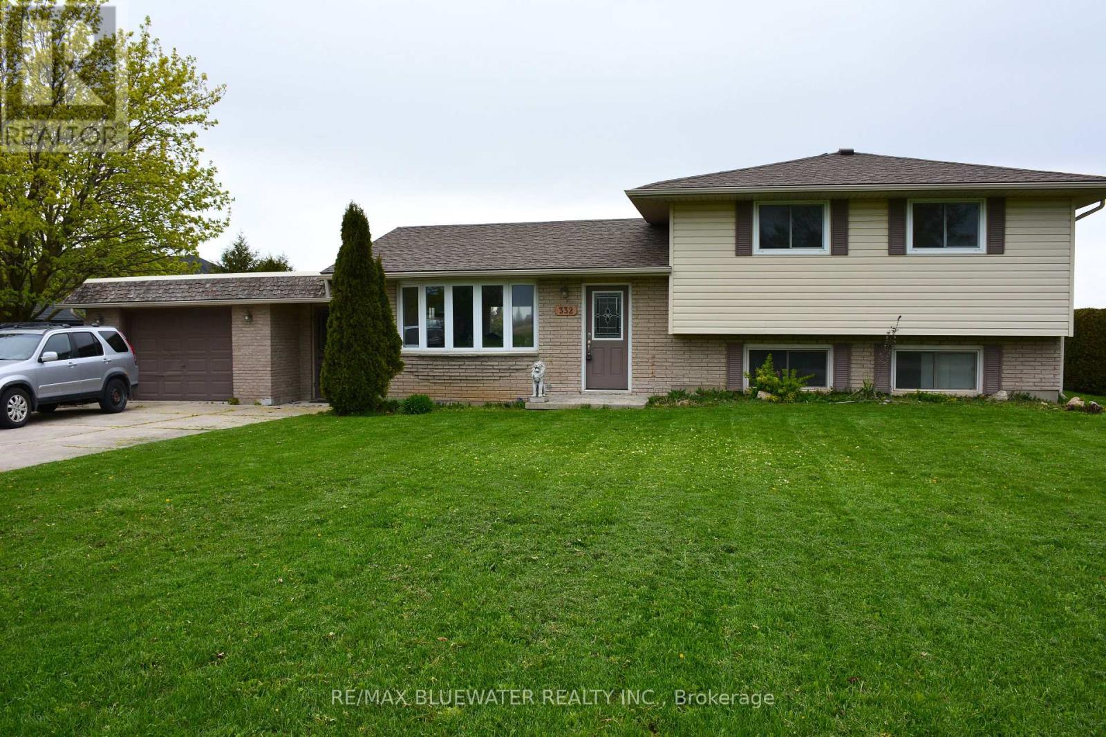 40204 HURON STREET E - 1