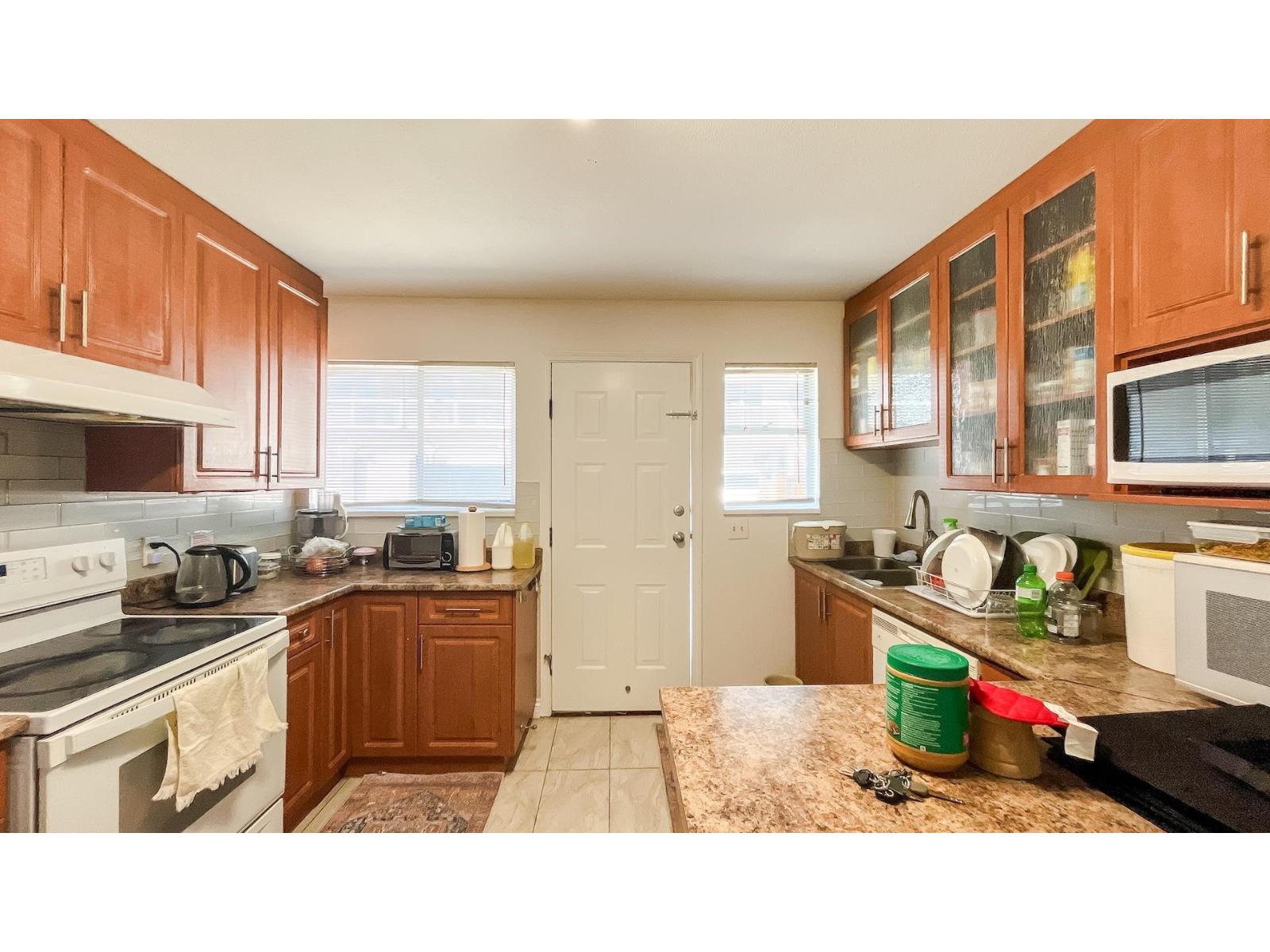 6 Bed, 4 Bath House for Sale in Surrey – 8775 144 STREET, Surrey - Image 32