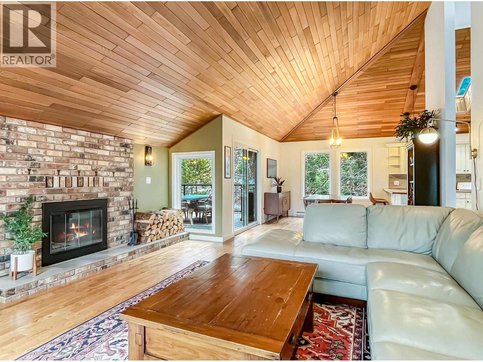  442 Clifton Road North, Kelowna