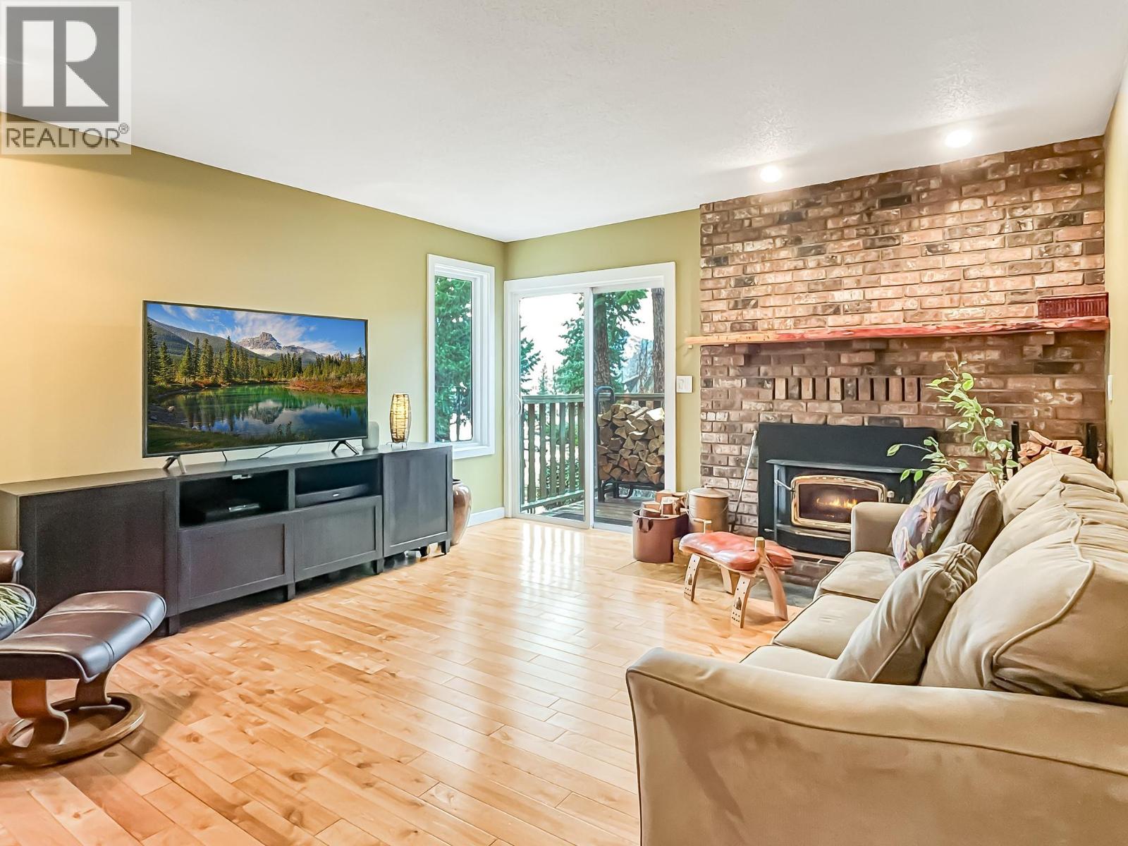  442 Clifton Road North, Kelowna