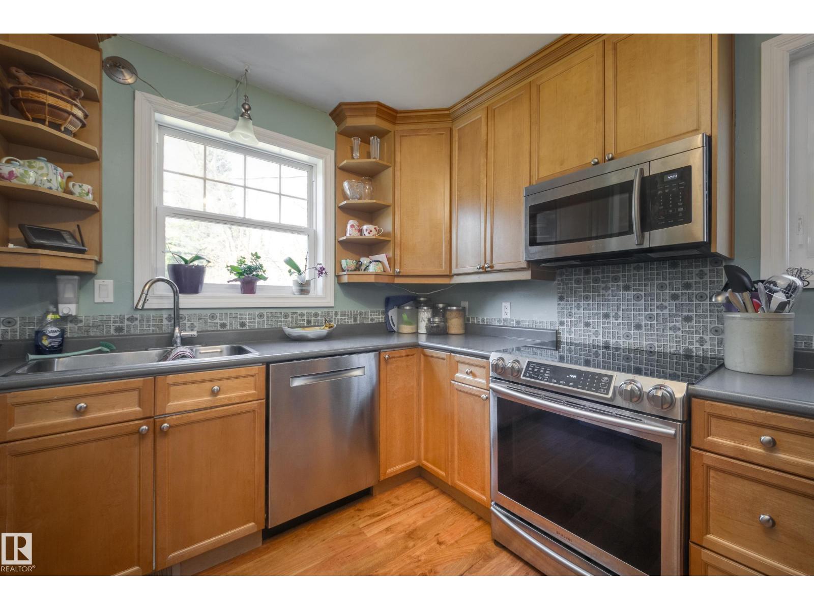 11516 72 AV NW - 10