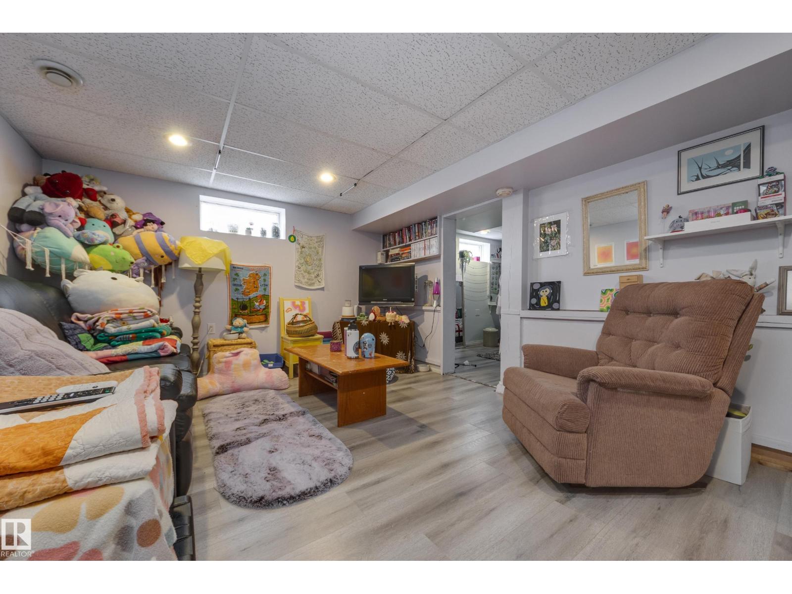 11516 72 AV NW - 30