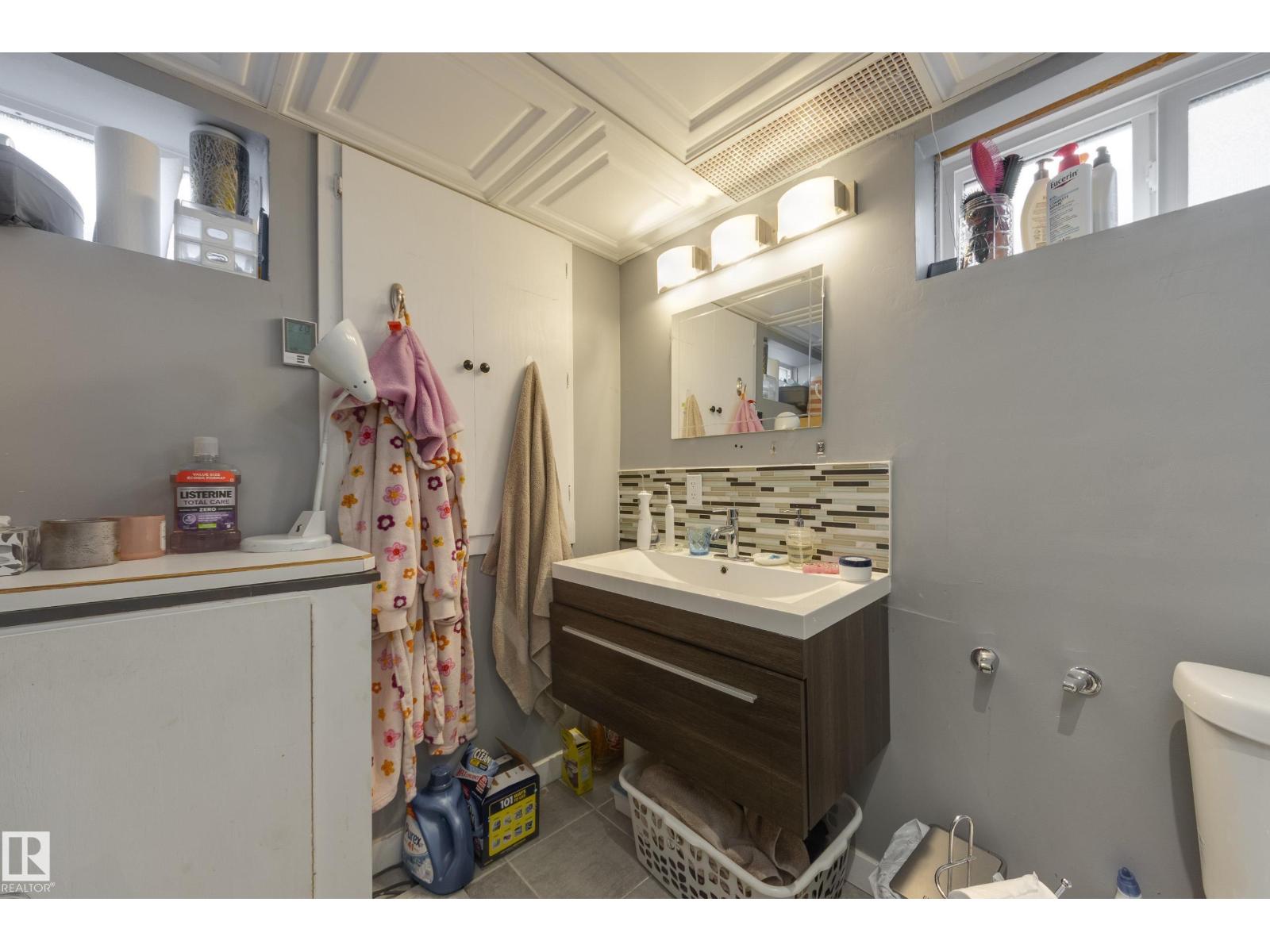 11516 72 AV NW - 33