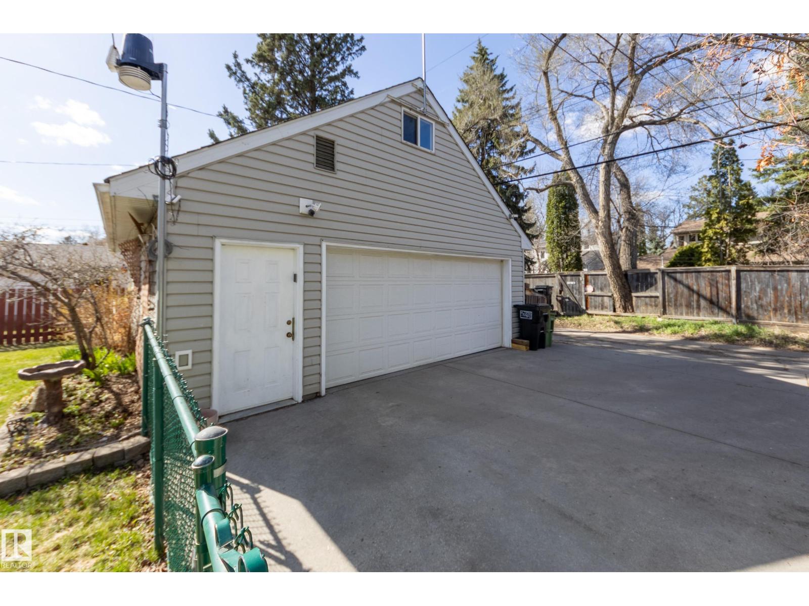 11516 72 AV NW - 38