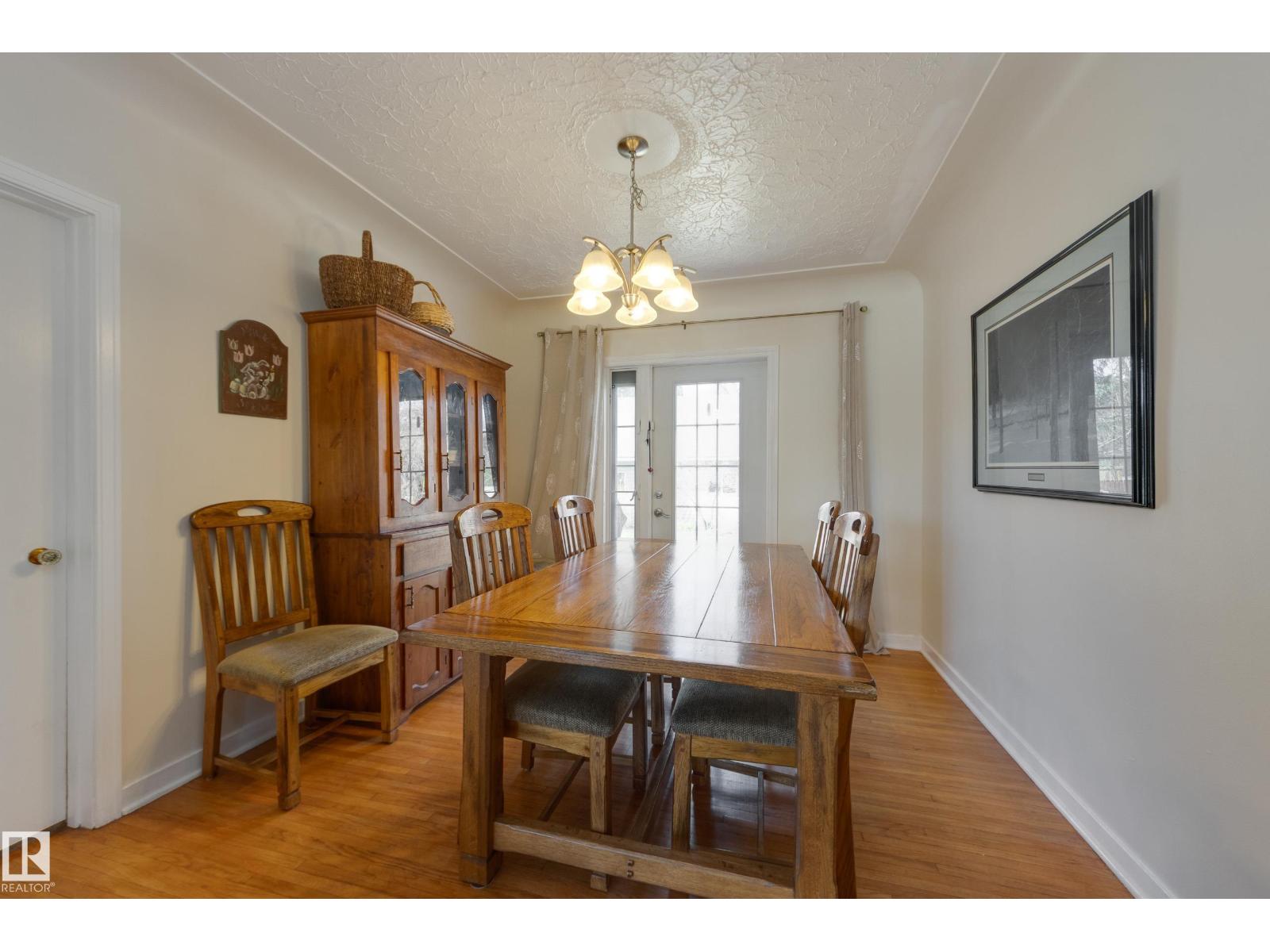 11516 72 AV NW - 8