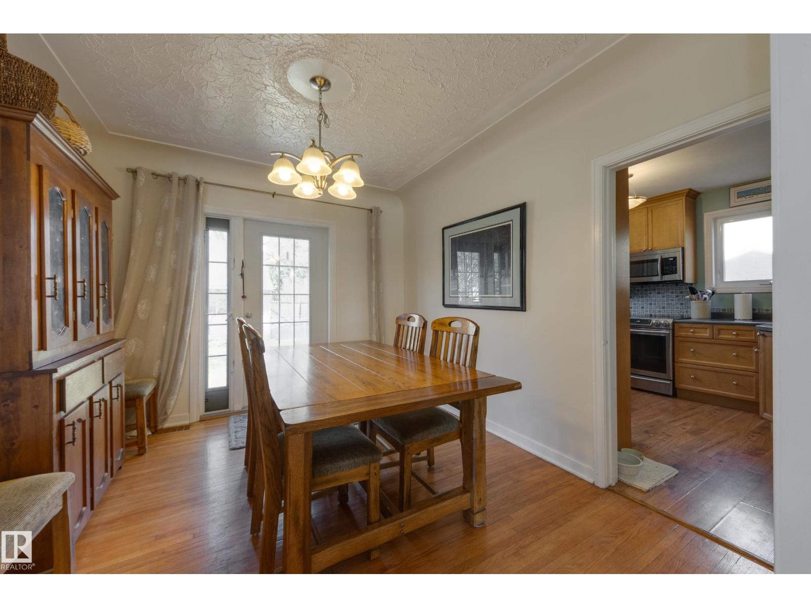 11516 72 AV NW - 9