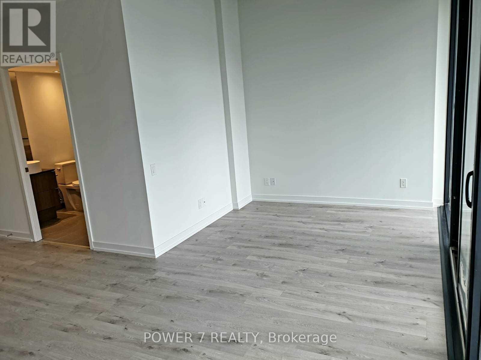#911 161 ROEHAMPTON AVENUE - 7