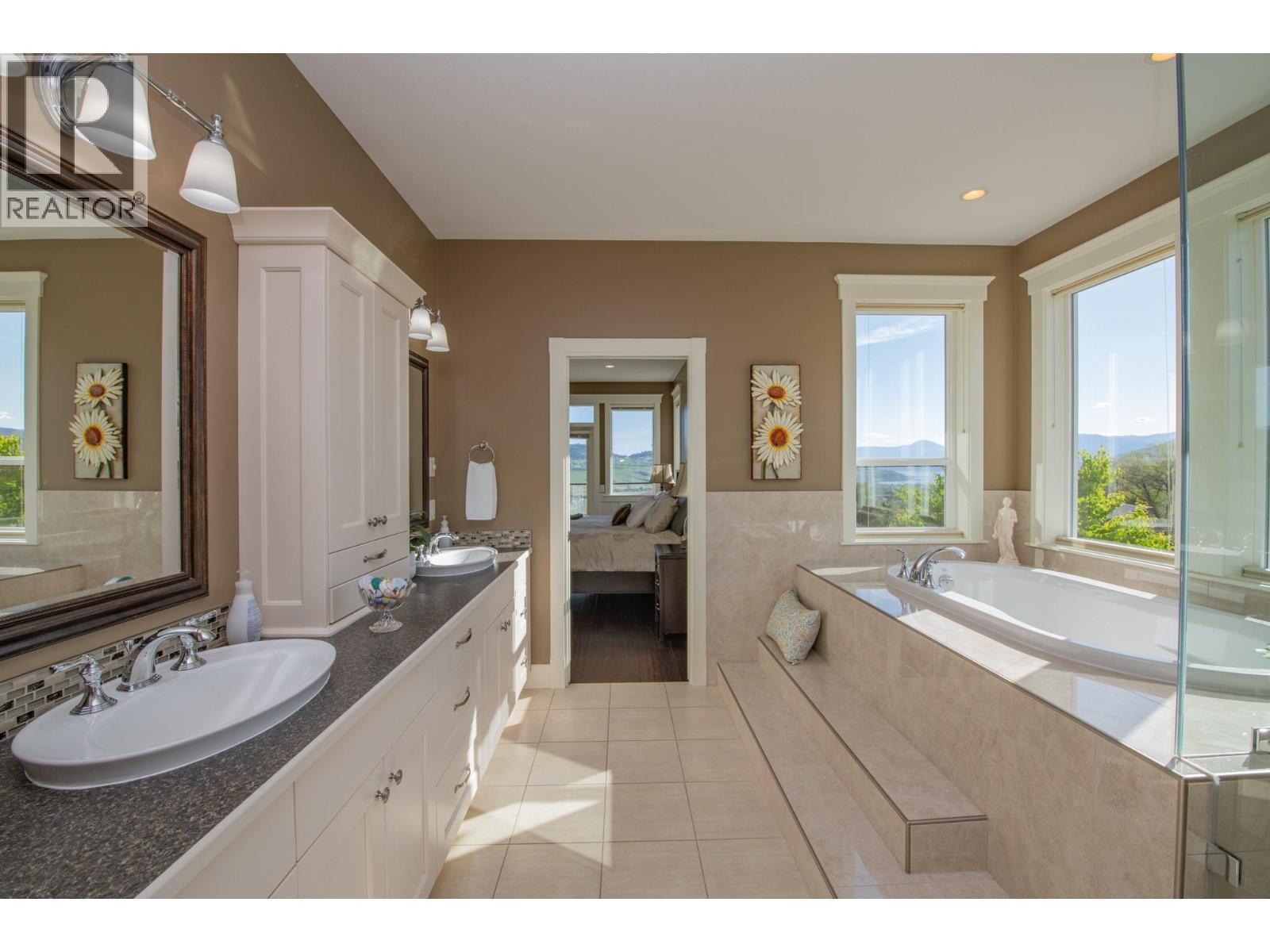 4300 Camelback Way, Vernon