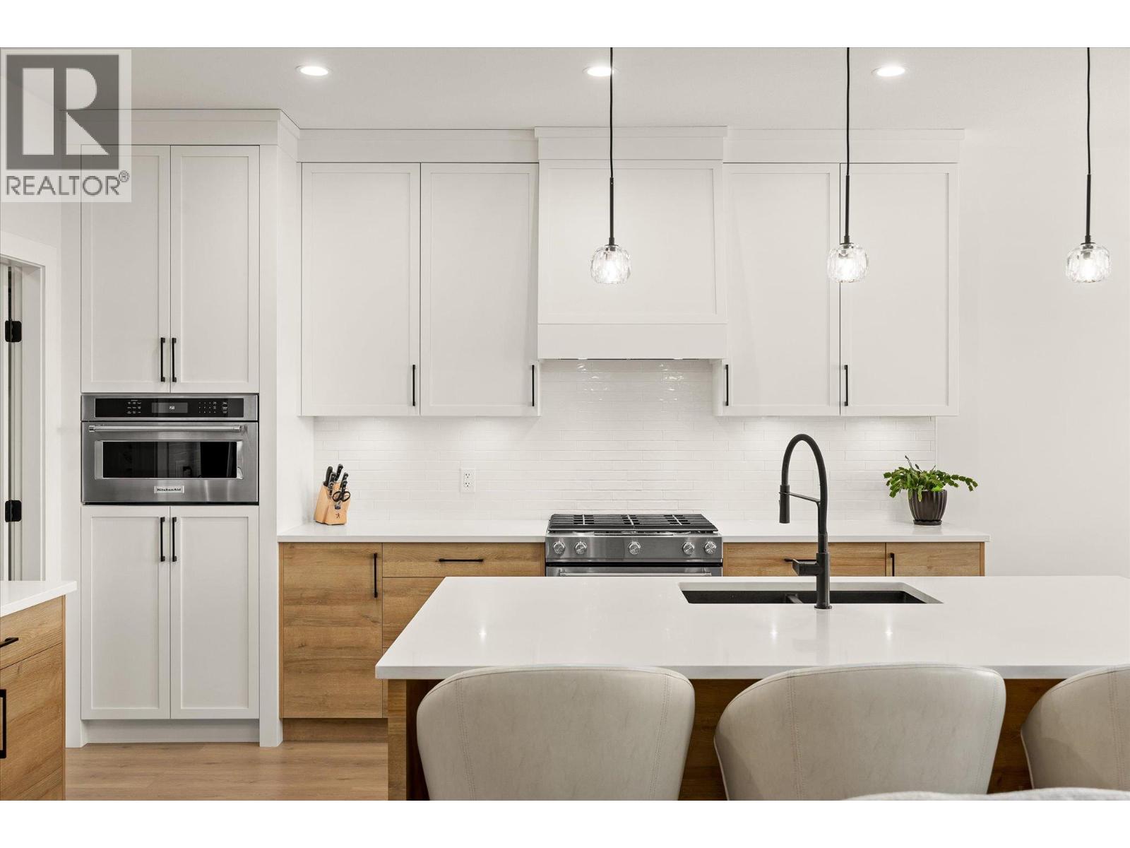 #13 796 Kuipers Crescent - 24