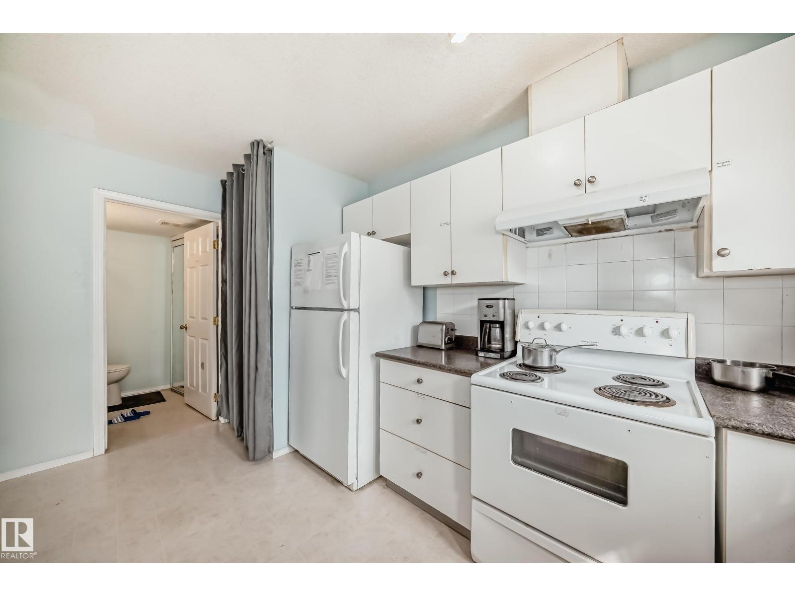 10711A 95 ST NW, Edmonton