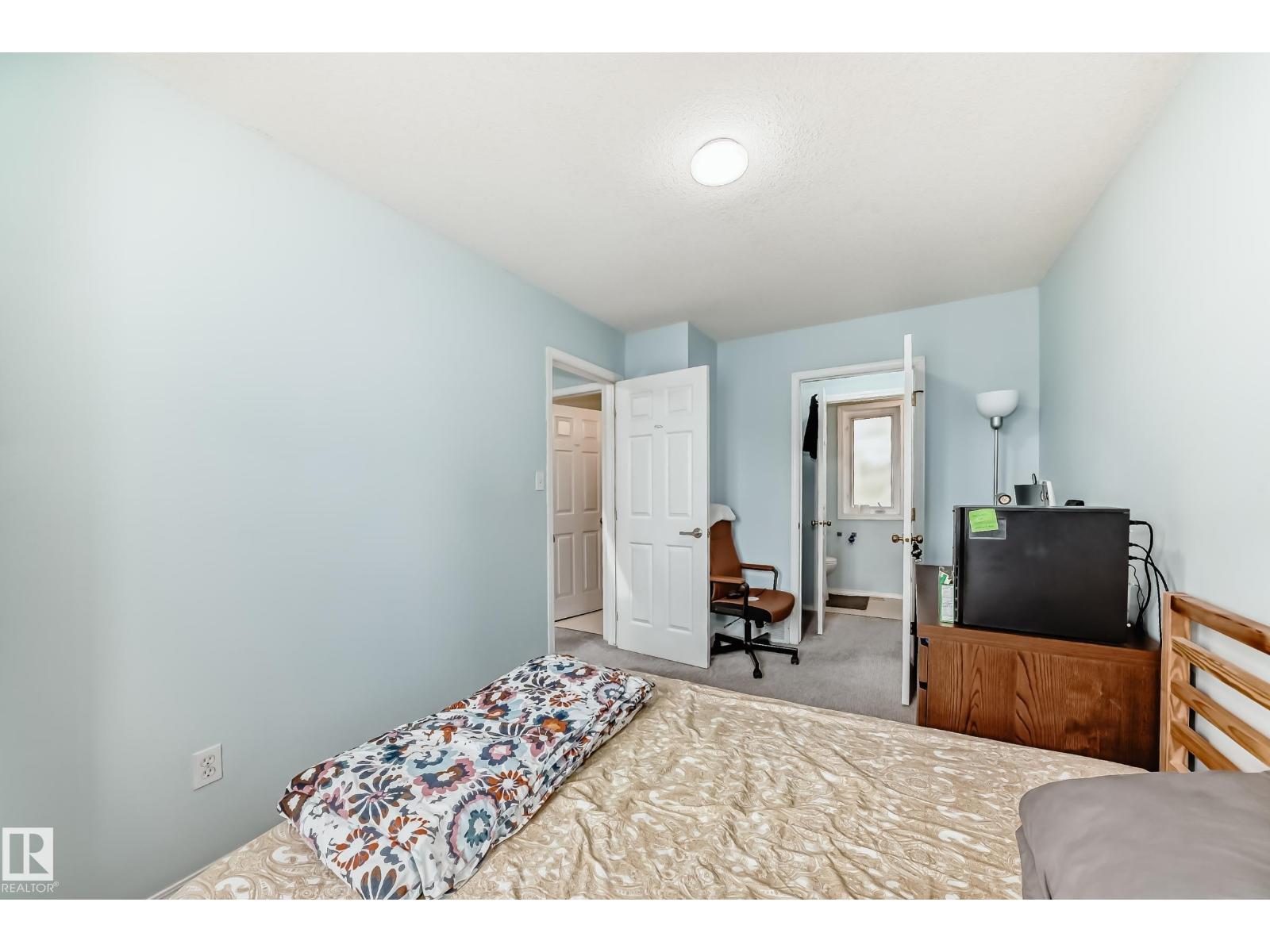 10711A 95 ST NW, Edmonton