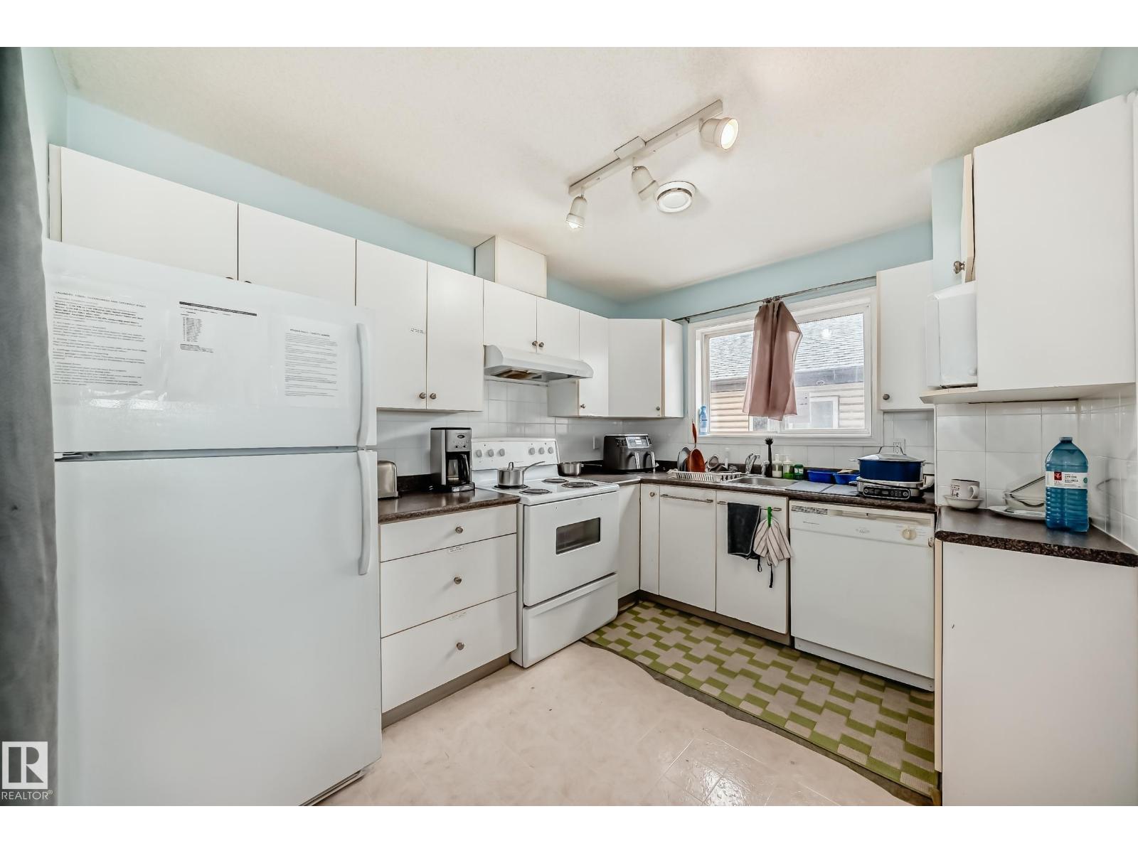 10711A 95 ST NW, Edmonton