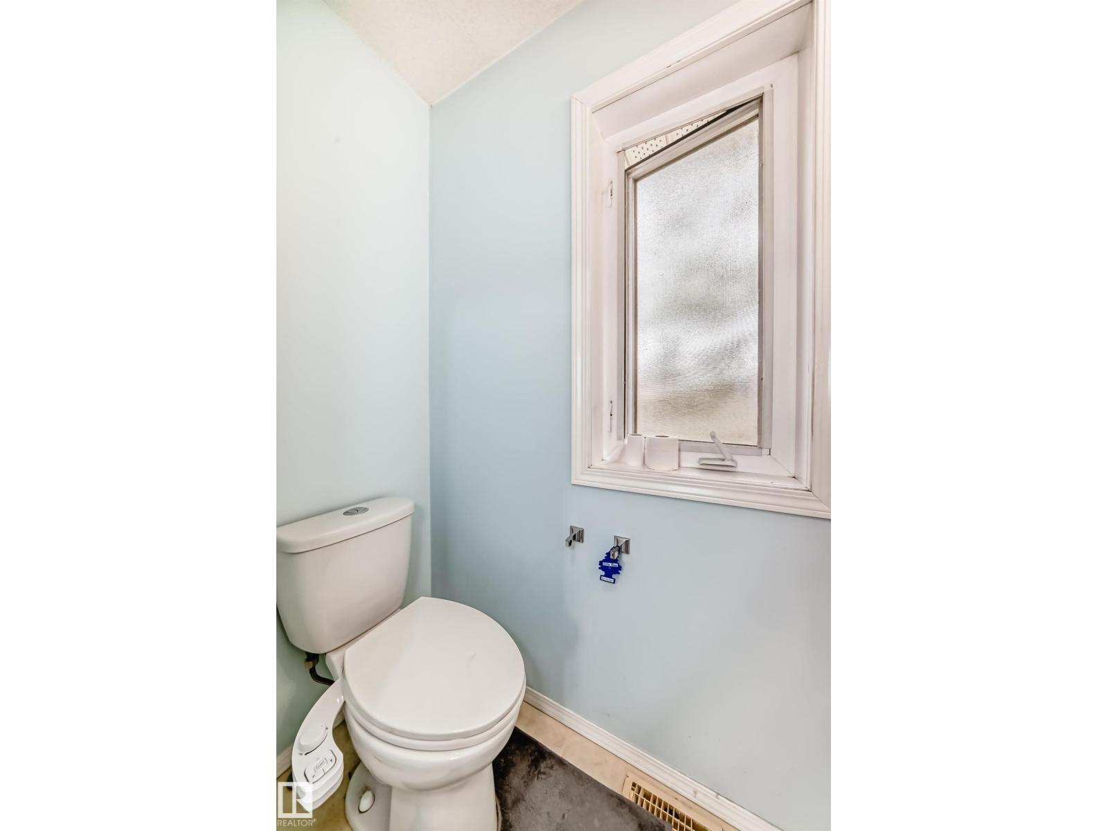 10711A 95 ST NW, Edmonton