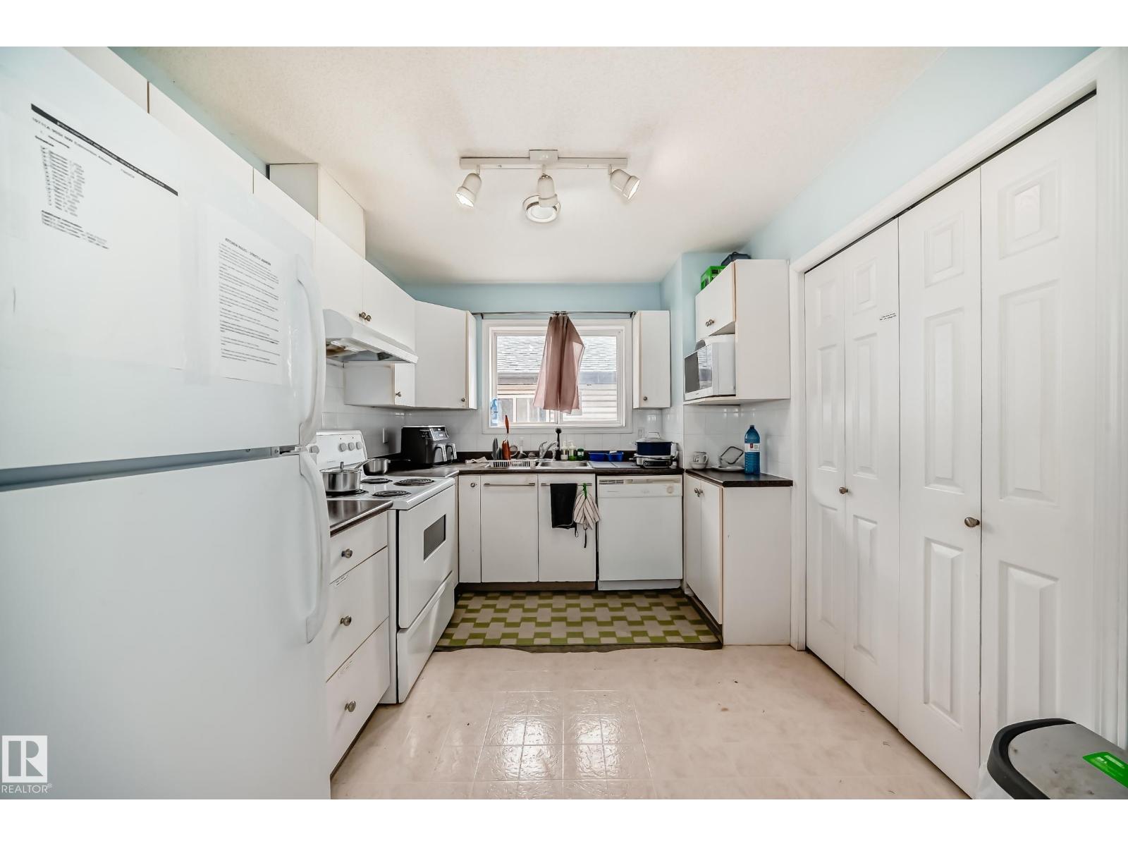 10711A 95 ST NW, Edmonton