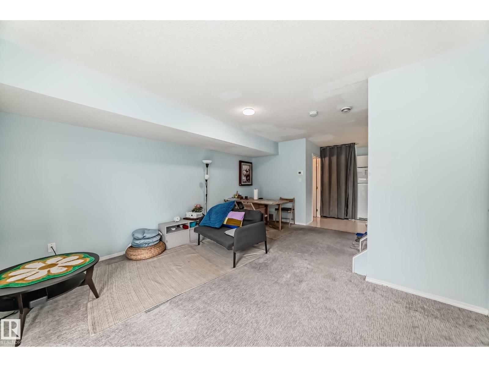 10711A 95 ST NW, Edmonton