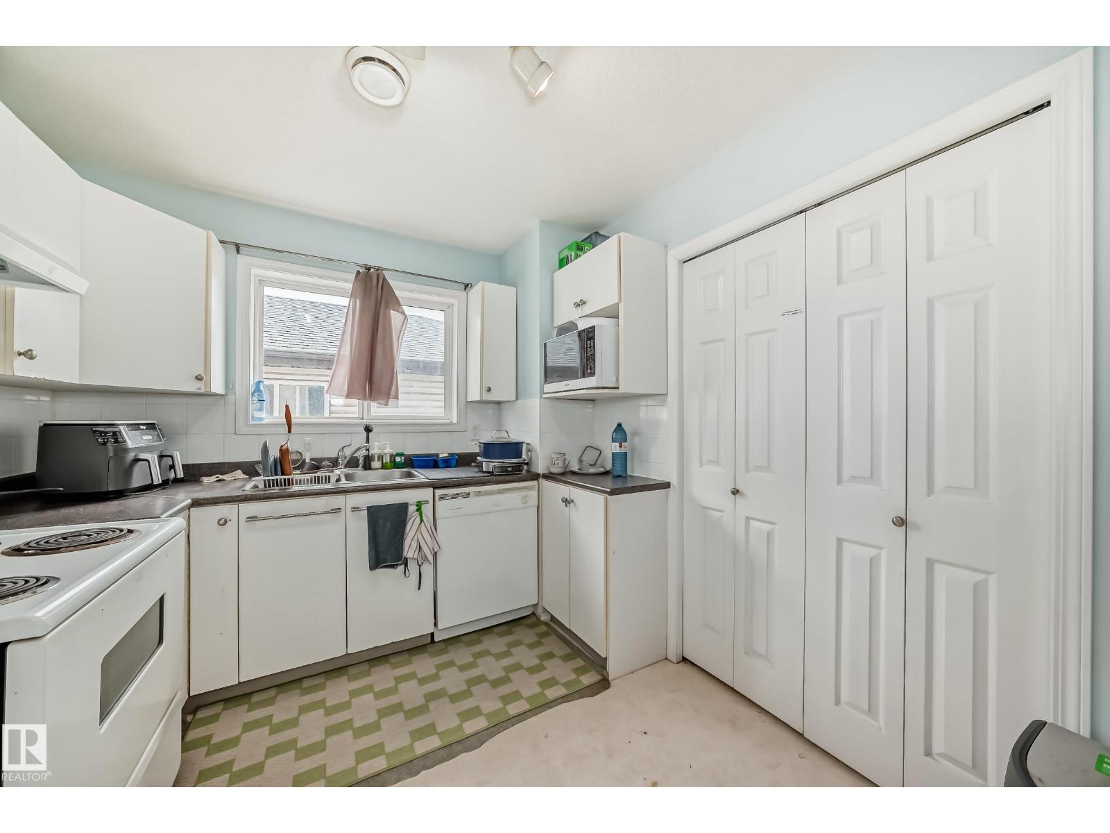 10711A 95 ST NW, Edmonton