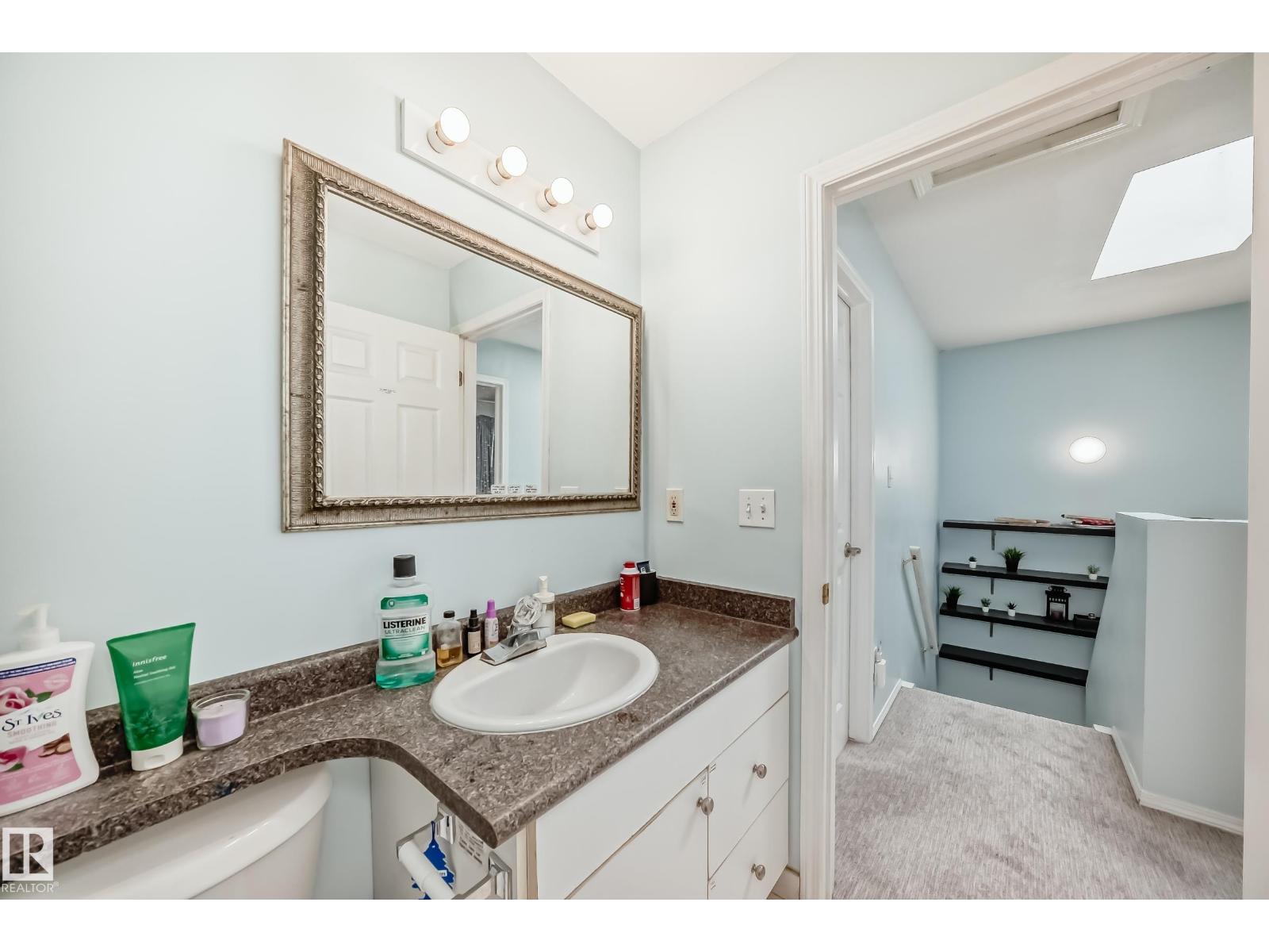 10711A 95 ST NW, Edmonton