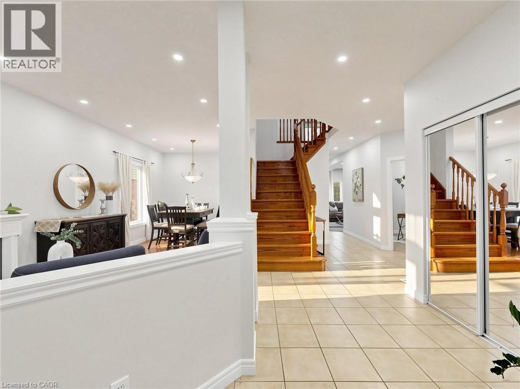 70 DOON MILLS Drive, Kitchener, Ontario, N2P2S3 — Photo 4