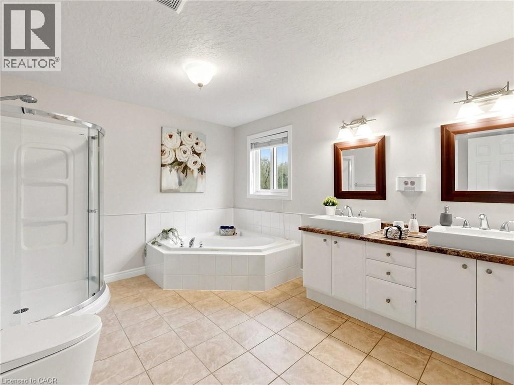 70 DOON MILLS Drive, Kitchener, Ontario, N2P2S3 — Photo 25