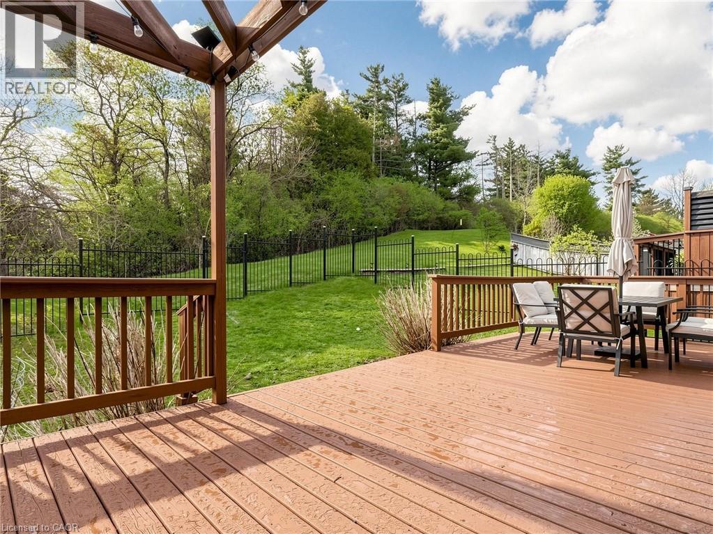 70 DOON MILLS Drive, Kitchener, Ontario, N2P2S3 — Photo 41