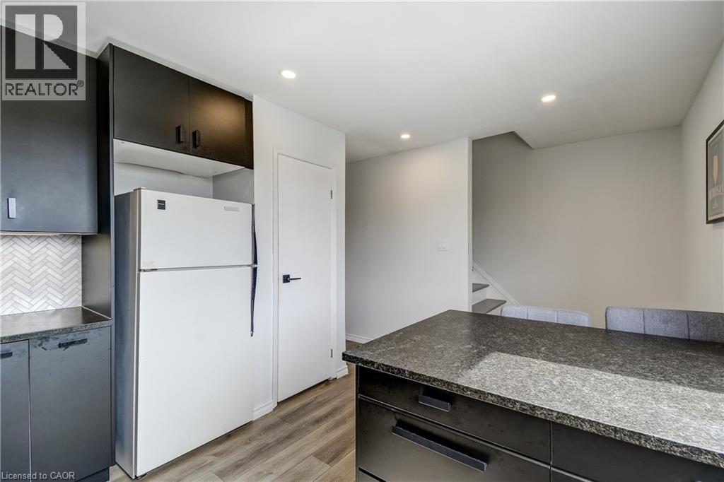 #18 135 CHALMERS Street S - 14