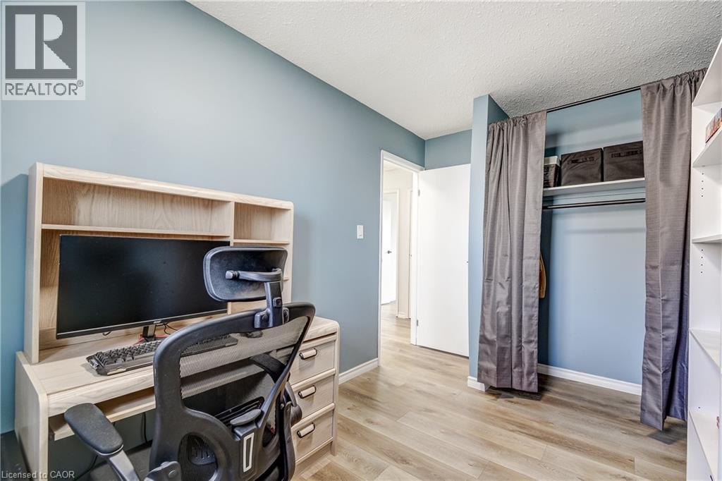 #18 135 CHALMERS Street S - 20