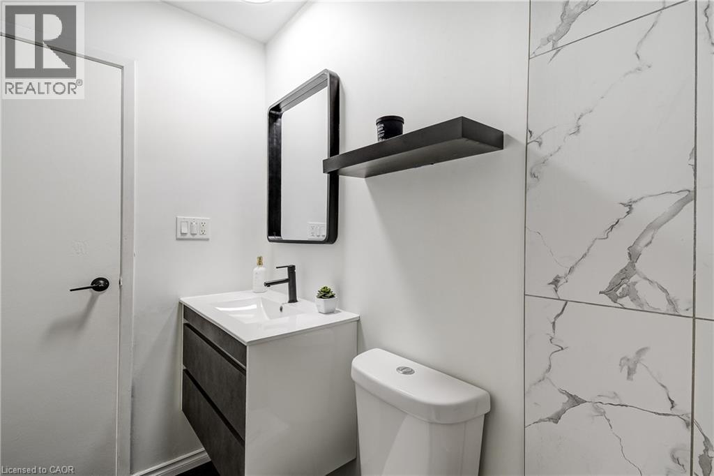 #18 135 CHALMERS Street S - 27