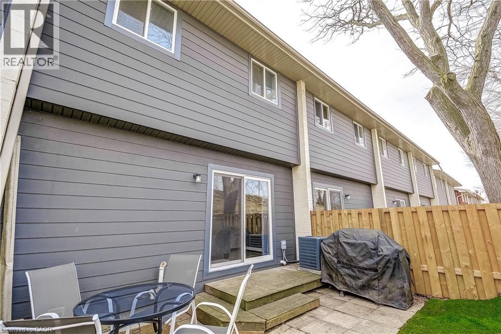 #18 135 CHALMERS Street S - 32