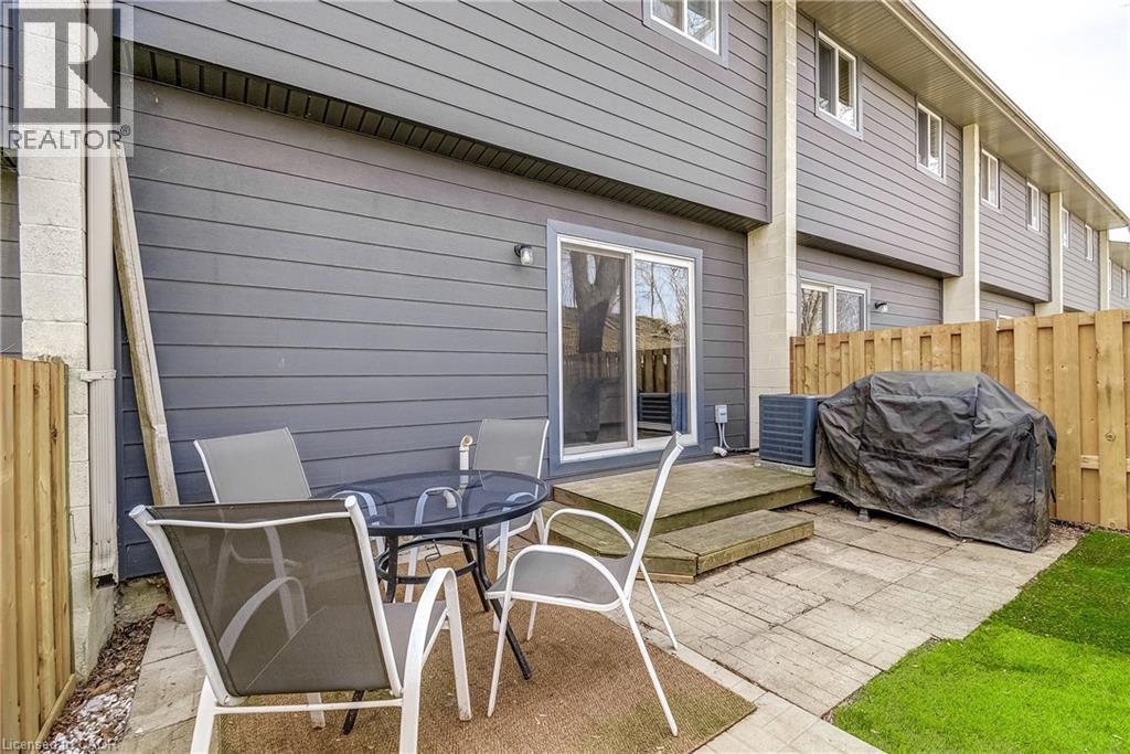 #18 135 CHALMERS Street S - 33