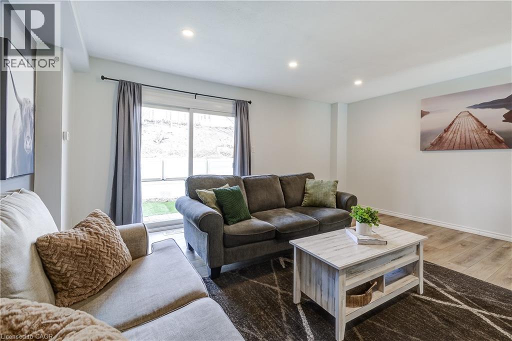 #18 135 CHALMERS Street S - 9