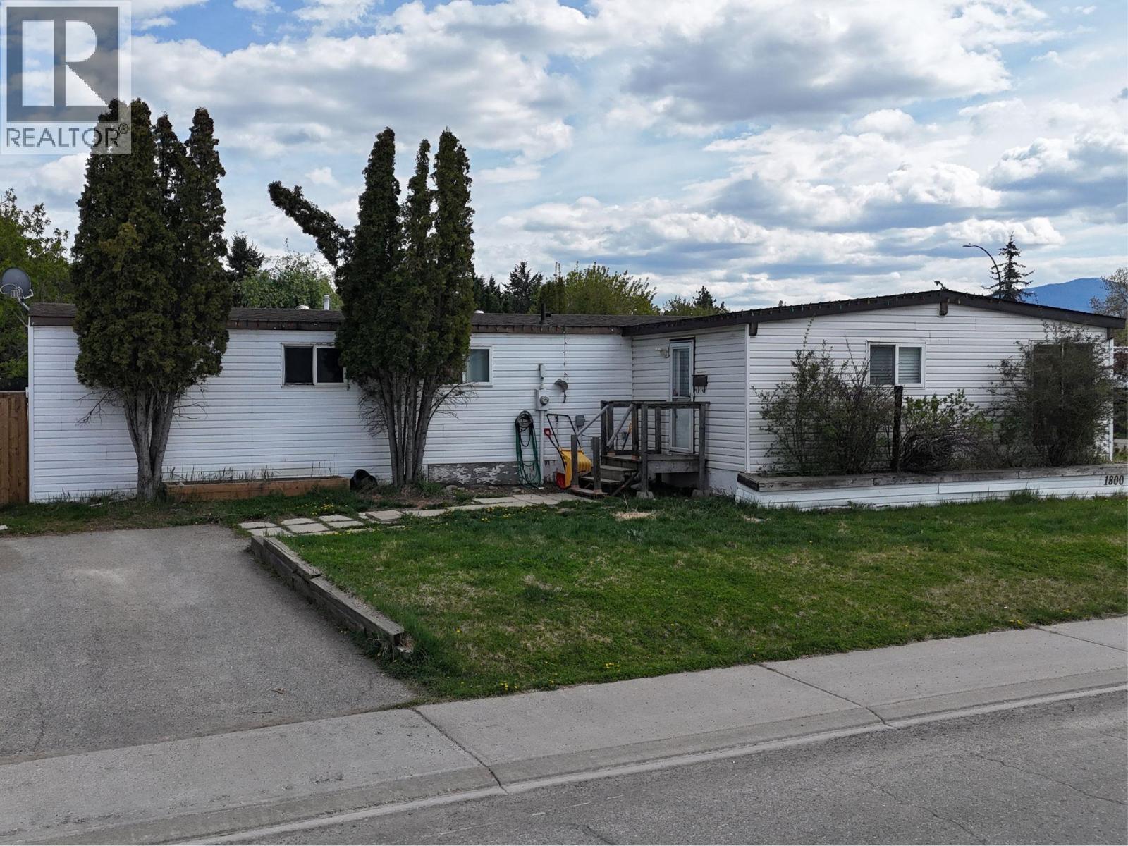 1800 Kokanee Crescent N - Image 2