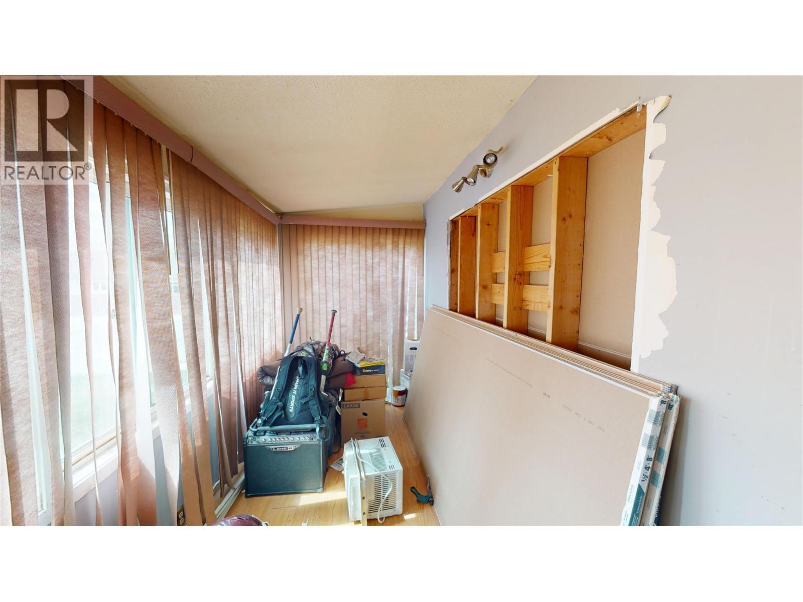 1800 Kokanee Crescent N - 15