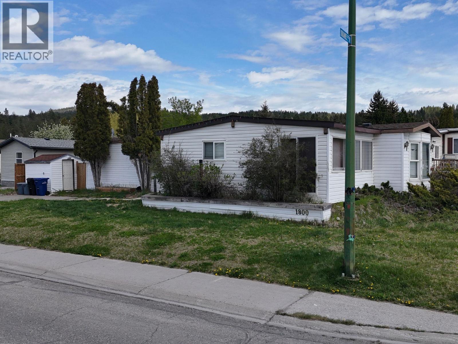1800 Kokanee Crescent N - 3