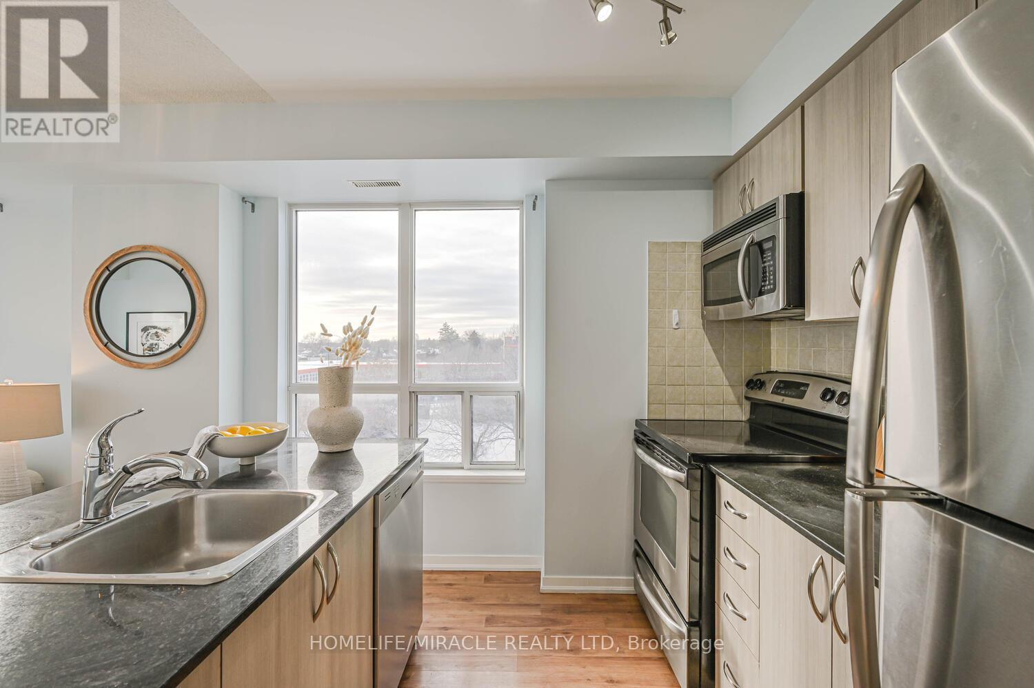 #608 801 SHEPPARD AVENUE W - 16
